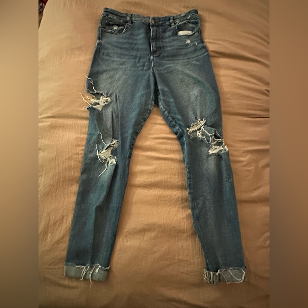 Distressed, cuffed, medium wash American eagle curvy jeans